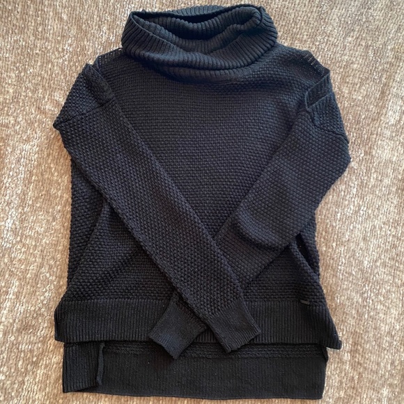 Hollister Cut-Out Shoulder Sweater - Picture 3 of 5